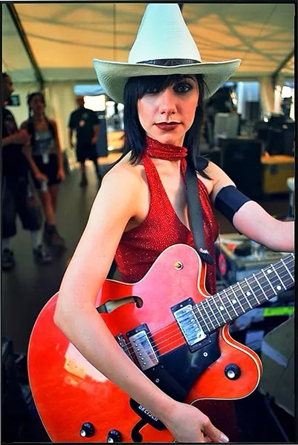 PJ Harvey, Backstage BDO 2002 by Sophie Howarth